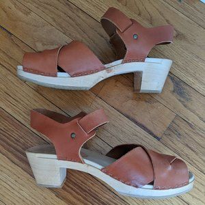 Bryr Clogs - Emma Cross Toe (Medium Heel)